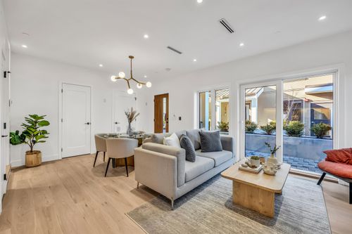 1008 W 52nd Ave, Vancouver, BC, V6P1H5 | Card Image