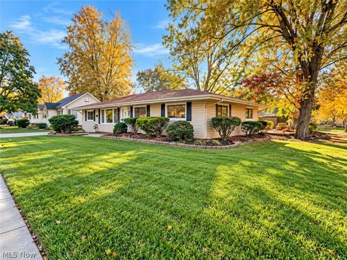 806 Lake Breeze Road, Sheffield Lake, OH, 44054 | Card Image
