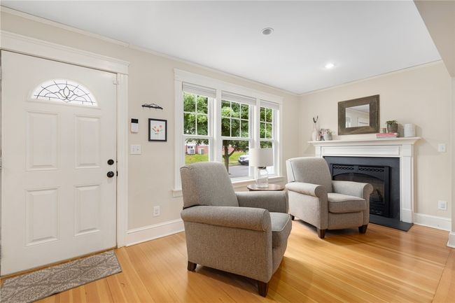 204 8 Th St, House other with 3 bedrooms, 2 bathrooms and 3 parking in Providence RI | Image 7
