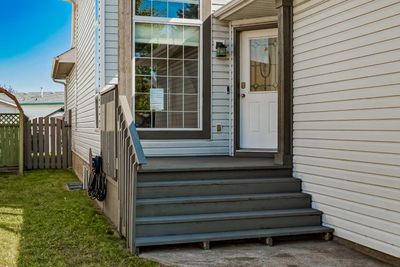 73 Applemont Pl Se, House other with 3 bedrooms, 2 bathrooms and 4 parking in Calgary AB | Image 2