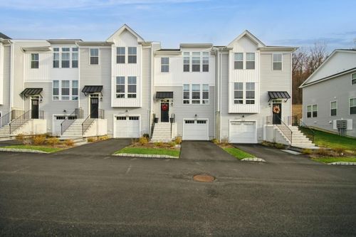 3521 Bennington Dr, Fishkill, NY, 12524-4996 | Card Image