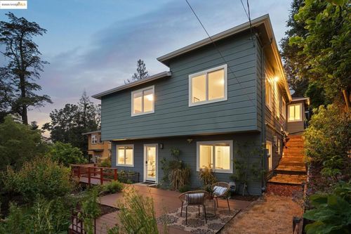 6951 Chambers Dr, Oakland, CA, 94611-1303 | Card Image