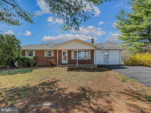 2028 Myerstown Rd, CHARLES TOWN, WV, 25414-4609 | Card Image