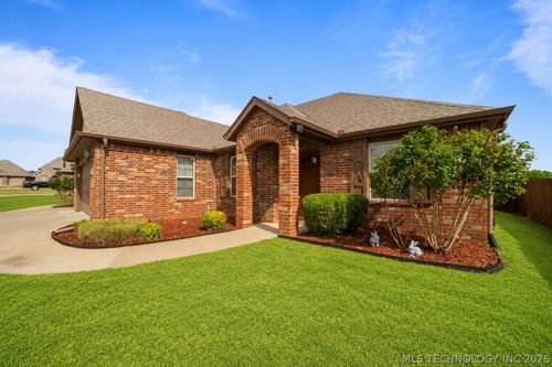 7407 E 84th St N, Owasso, OK, 74055-7421 | Card Image