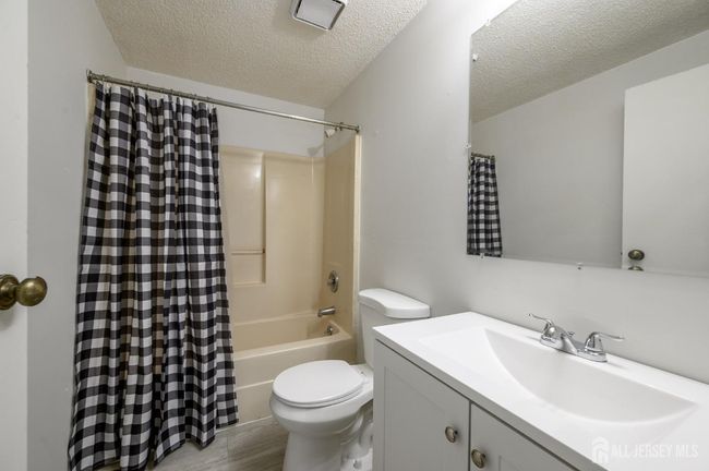 641 Lamberton St, House other with 3 bedrooms, 2 bathrooms and null parking in Trenton NJ | Image 16