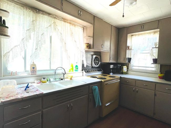 1215 E Main St, House other with 3 bedrooms, 1 bathrooms and 12 parking in Streator IL | Image 8