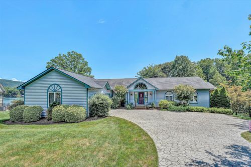 70 Sandy Edge Cir, Penhook, VA, 24137-5237 | Card Image