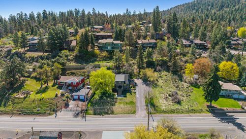 791 Lakeshore Dr, Klamath Falls, OR, 97601-1928 | Card Image