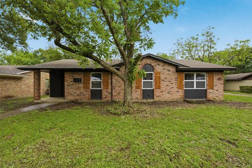 113 Goliad St, McGregor, TX, 76657-1011 | Card Image