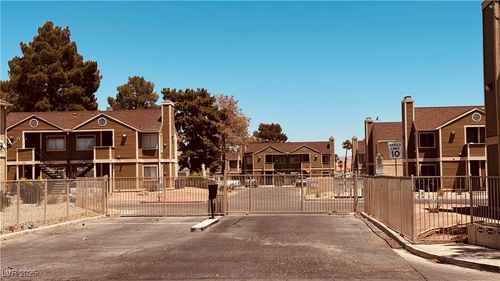 2685 Bryandouglas Dr, Las Vegas, NV, 89121-7598 | Card Image