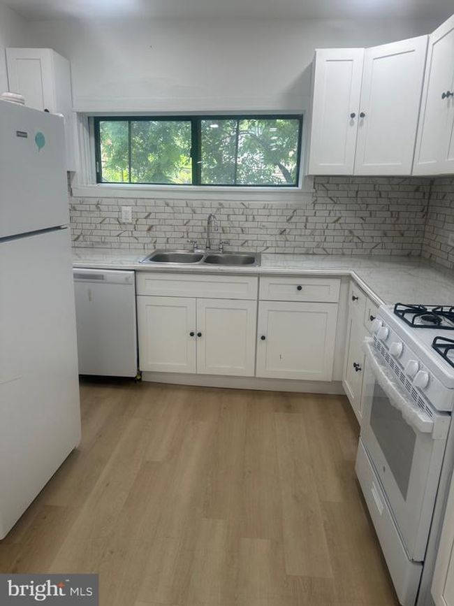 401 S 6 Th St, Home with 4 bedrooms, 1 bathrooms and null parking in DARBY PA | Image 9