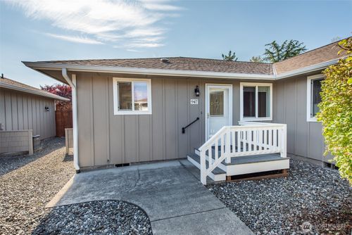 947-947 E Cedar St, Sequim, WA, 98382-4101 | Card Image