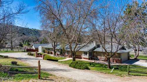 29541 Butterfield Way, Tehachapi, CA, 93561-9675 | Card Image