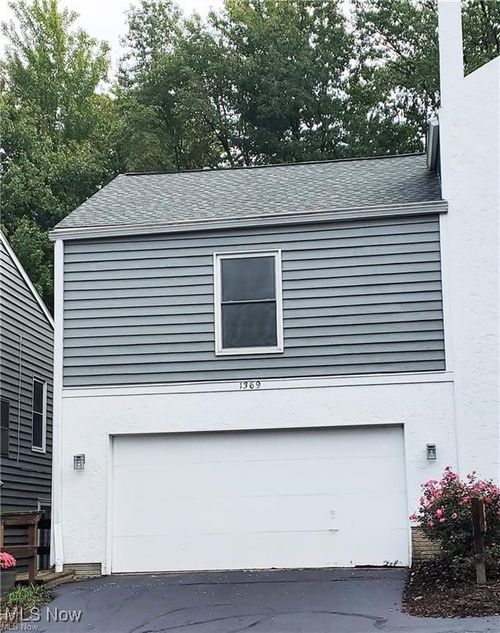 1369 Bobby Ln, Westlake, OH, 44145-1986 | Card Image