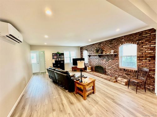 133 Schenck Blvd, Floral Park, NY, 11001-3758 | Card Image