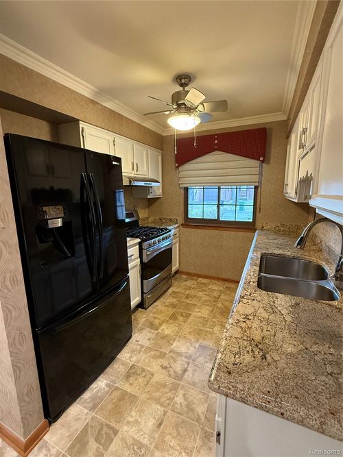 26 Parkplace Central, Allen Park, MI, 48101-1499 | Card Image