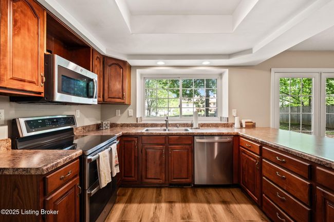 10707 Hickory Cove Ct, House other with 3 bedrooms, 4 bathrooms and null parking in Louisville KY | Image 11