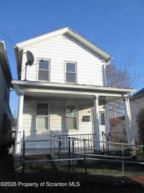 811 Cedar Ave, Scranton, PA, 18505-1251 | Card Image