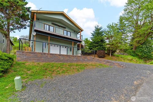461 Nw Jefferson Ave, Stevenson, WA, 98648-6453 | Card Image