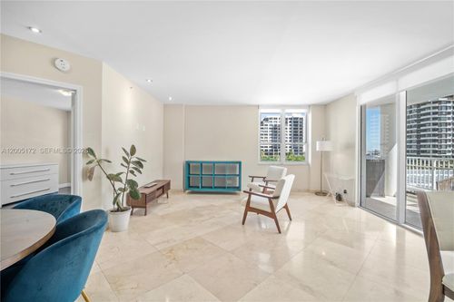 710-701 Brickell Key Blvd, Miami, FL, 33131-2676 | Card Image