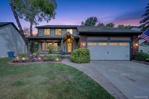 611 Thornehill Trl, Oxford, MI, 48371-5104 | Card Image