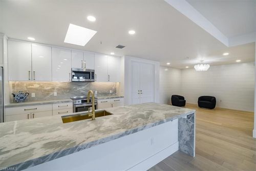 305-780 5th Ave S, Naples, FL, 34102-6632 | Card Image