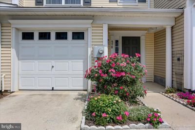 570 S Carlisle Street, Townhouse with 3 bedrooms, 2 bathrooms and null parking in GREENCASTLE PA | Image 3