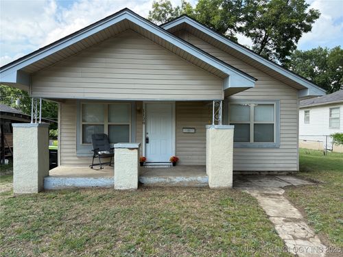 1128 E Beverly St, Ada, OK, 74820-4049 | Card Image