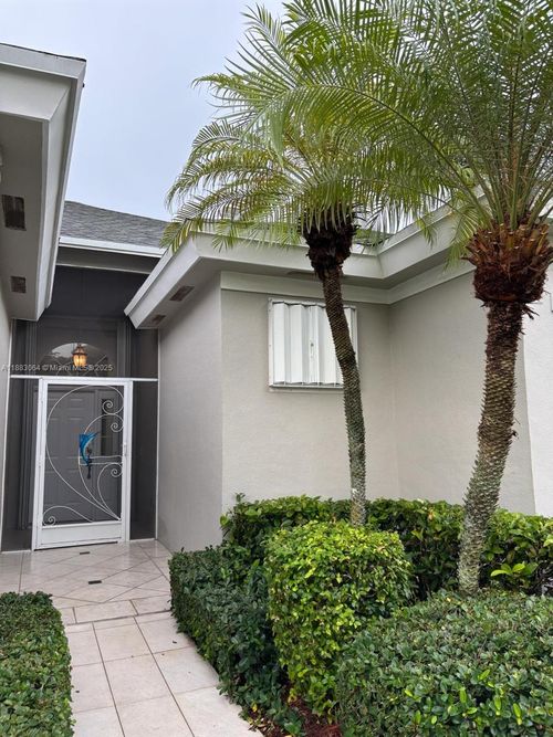 2415 Se 7th Pl, HOMESTEAD, FL, 33033-5264 | Card Image