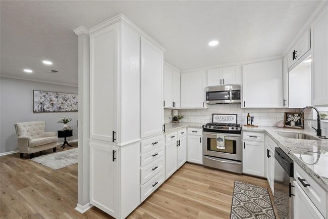 1008 N 30 Th St, House other with 4 bedrooms, 2 bathrooms and 2 parking in Nederland TX | Image 15