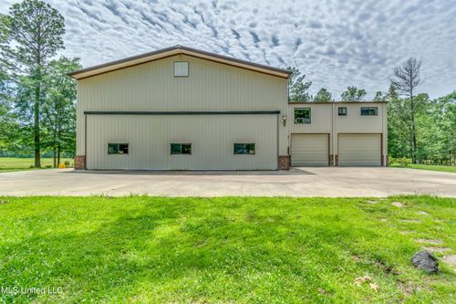 904 Northwood Cir, Brandon, MS, 39047-7085 | Card Image