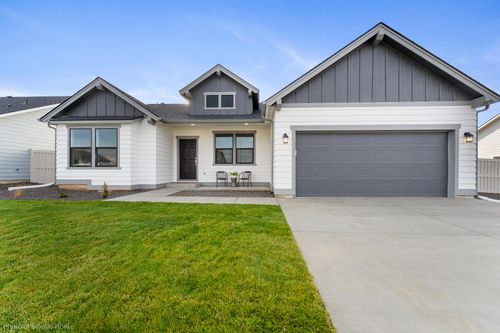 75-2460 Yamsay Dr, Medford, OR, 97504 | Card Image