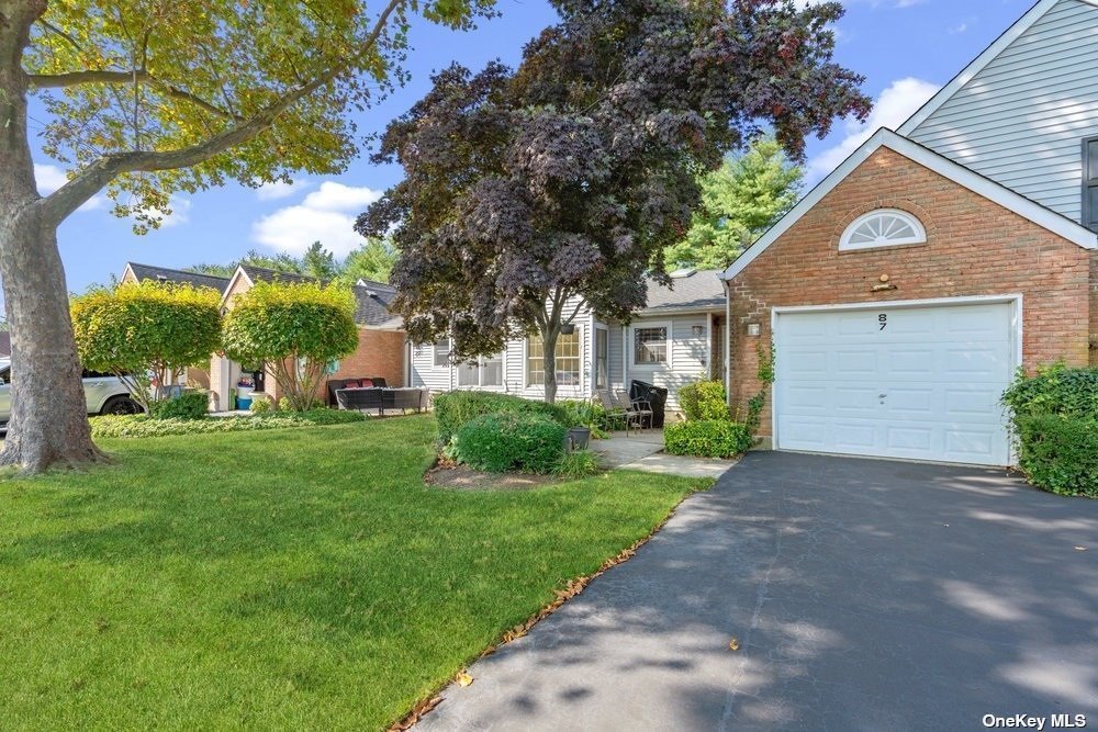 Standish Dr, Mount Sinai, NY 11766