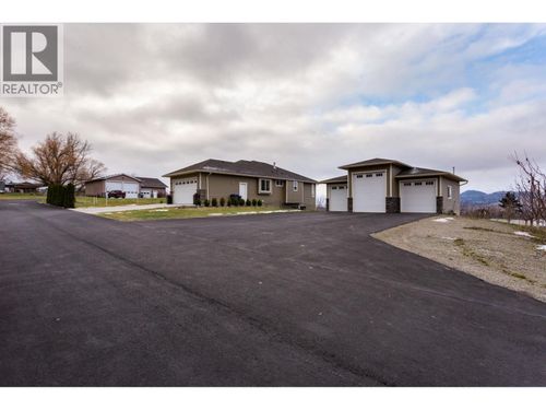 833 Mccurdy Rd E, Kelowna, BC, V1X8G3 | Card Image
