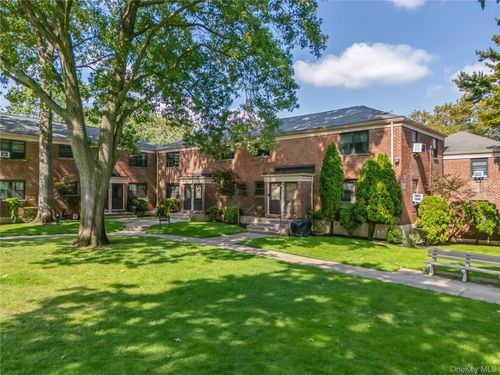 405b1-73 220th St, Oakland Gardens, NY, 11364-3038 | Card Image