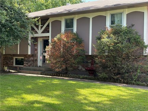 1404 Nw Sandalwood Ct, Blue Springs, MO, 64015-2359 | Card Image