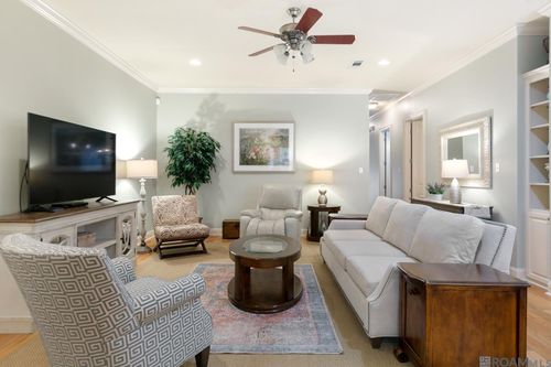 5370 Courtyard Dr, Gonzales, LA, 70737-8560 | Card Image