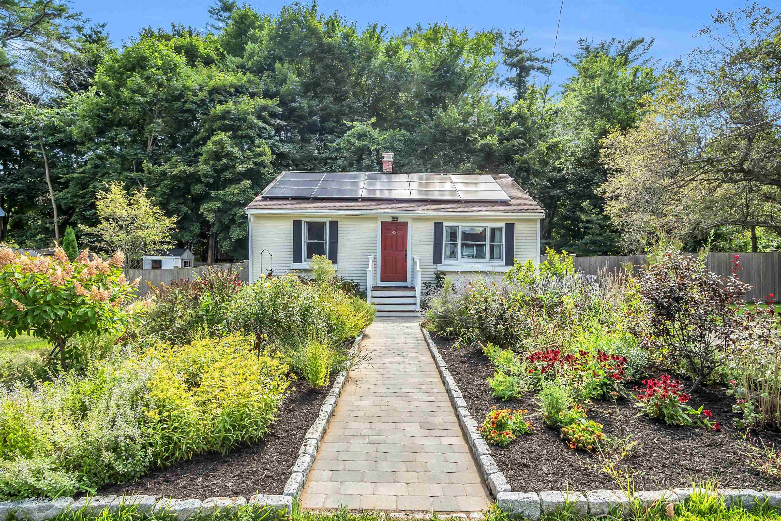 Mangrove St, Portsmouth, NH 03801