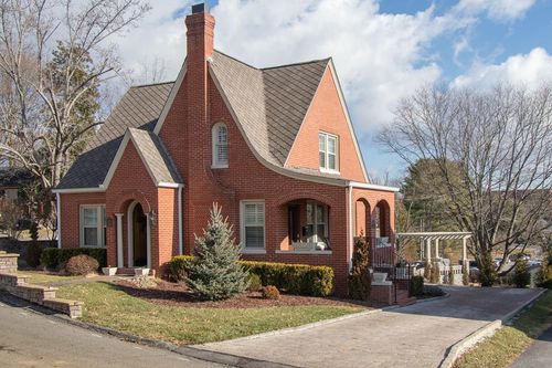 224 Mason Pl Nw, Abingdon, VA, 24210-2822 | Card Image