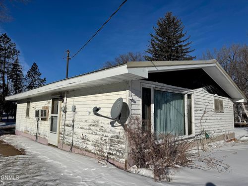 128 Park Ave W, Bowdon, ND, 58418-7105 | Card Image