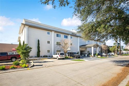 2324 N Hullen St, Metairie, LA, 70001-1990 | Card Image