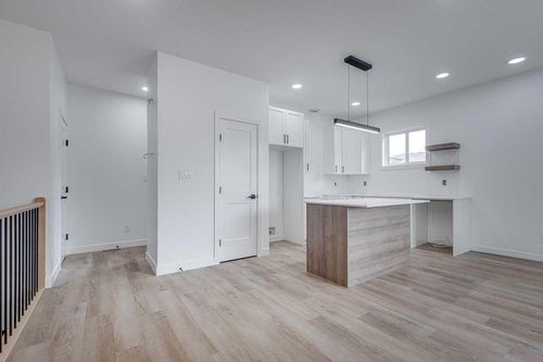 4-5537 51 Ave, Lacombe, AB, T4L1K9 | Card Image