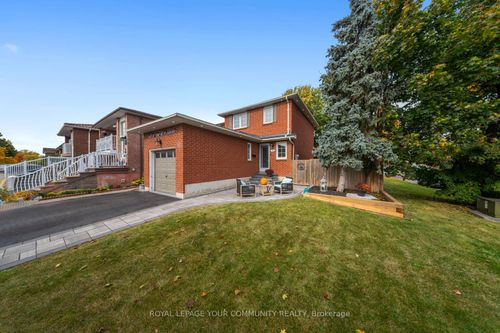 33 Deerpark Cres, Brampton, ON, L6X2T6 | Card Image