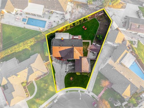 622 Linden Way, Brea, CA, 92821-5233 | Card Image