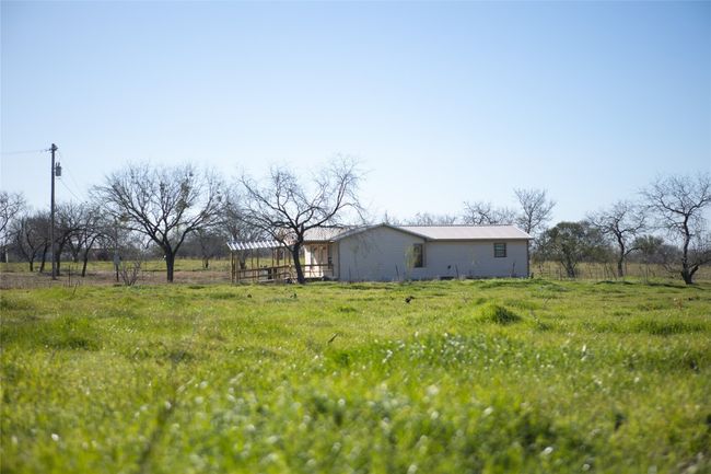 2095 Bridal Path Rd, House other with 1 bedrooms, 1 bathrooms and 100 parking in Luling TX | Image 31