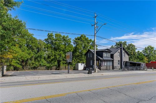 3188 King St E, Kitchener, ON, N2A1B3 | Card Image