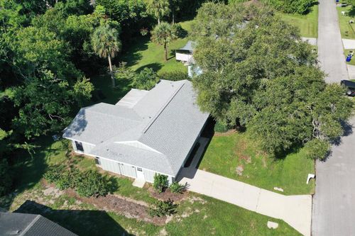 725 Jordan Ave, SEBASTIAN, FL, 32958-4837 | Card Image