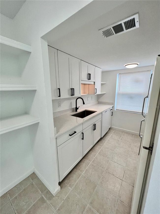 B101 - 146 Boundary Blvd, Condo with 2 bedrooms, 2 bathrooms and null parking in Rotonda West FL | Image 5