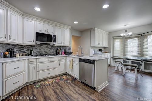 6255 Celeste Rd, West Bloomfield, MI, 48322-1318 | Card Image