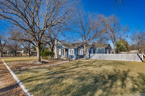 414 Jefferson St W, Kerrville, TX, 78028-4224 | Card Image